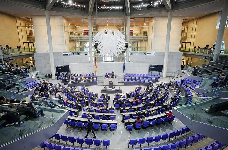 Bundestag verlängert vereinfachten Zugang zur Kurzarbeit