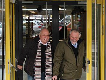 Wolfgang Braunschmidt (l.) und Ulrich Günther verlassen die Schhule Richtung Ruhestand. Foto: Johanna Blum