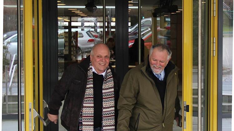 Wolfgang Braunschmidt (l.) und Ulrich Günther verlassen die Schhule Richtung Ruhestand. Foto: Johanna Blum