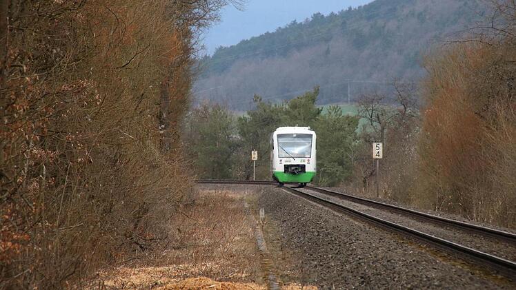 Unter anderem entlang der Strecke nach Ebenhausen wurden die Bäume und Sträucher entfernt. Foto: Ralf Ruppert