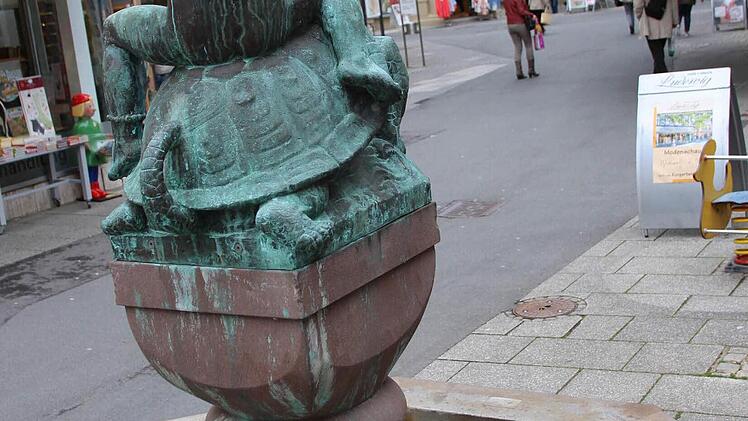 Der Taschner-Brunnen hinter dem Alten Rathaus. Foto: Benedikt Borst
