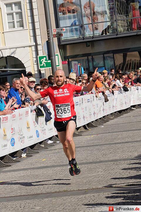 Weltkulturerbelauf 2017 in Bamberg: Der Zieleinlauf am Maxplatz
