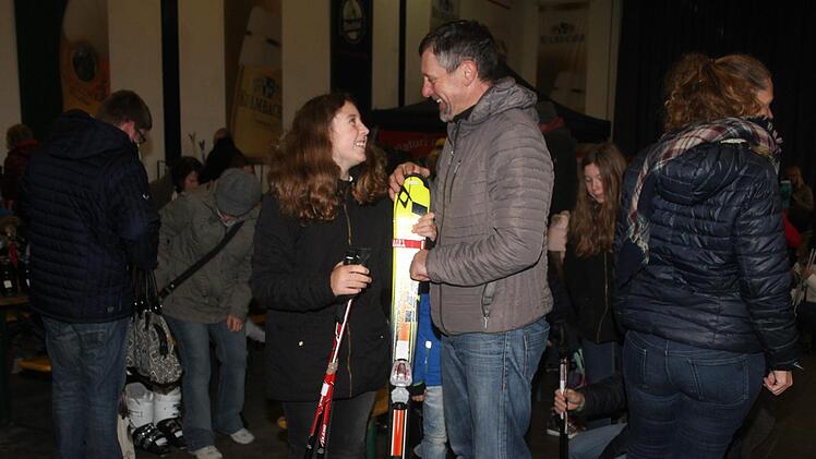Hannah Reuter (12) kam mit ihrem Papa Frank Reuter zur Börse: "Das Angebot und die Preise stimmen", so Frank Reuter