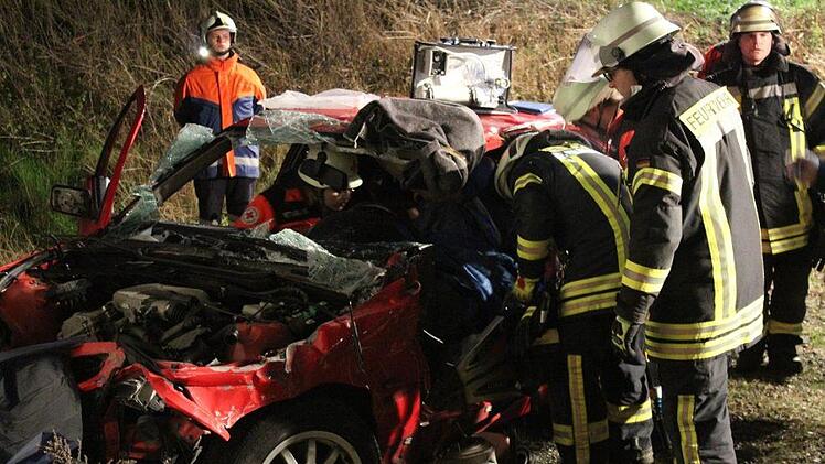 Szenario: Verkehrsunfall mit mehreren Verletzten. Feuerwehren und Rotes Kreuz &uuml;bten gemeinsam. Foto: Sebastian Gerr