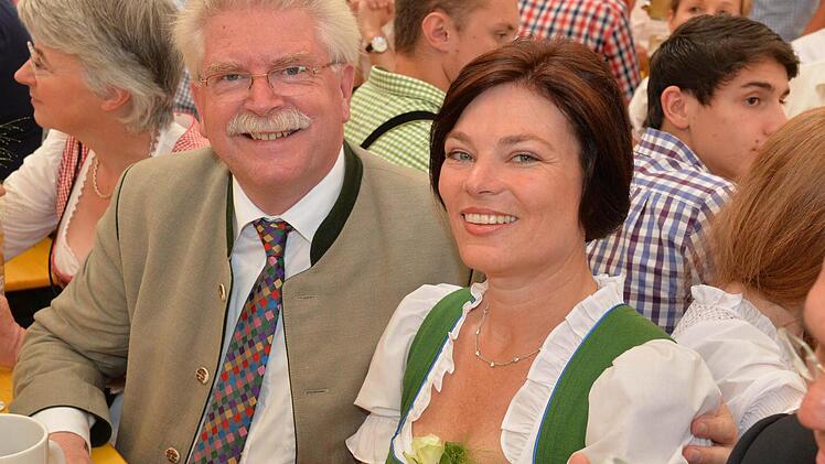 Wirtschaftsminister Martin Zeil und Helga Metzel, Unternehmenssprecherin der Kulmbacher Brauerei.