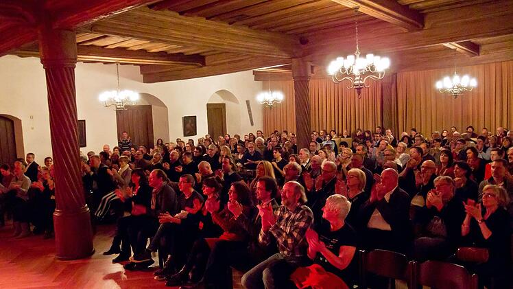 Reichlich Applaus gab es für das Dauner-Trio im Rathaussaal.Foto: Jochen Berger