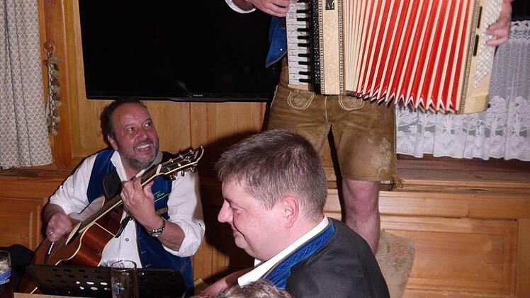 A echte Gaudi: das Wirtshaussingen in Ebersdorf bei Coburg. Foto: Berthold Köhler