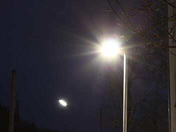 LED-Lampen ersetzen die alten Pilzleuchten.  Foto: Carmen Schmitt/Archiv