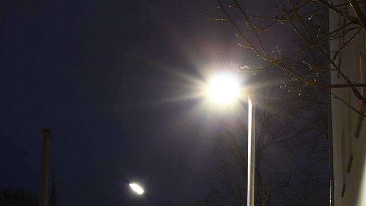 LED-Lampen ersetzen die alten Pilzleuchten.  Foto: Carmen Schmitt/Archiv