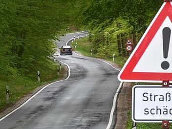 Dieses Bild gibt ein bisschen einen Eindruck vom Zustand der St 2279 hinter Steinsdorf. Foto: Ronald Rinklef