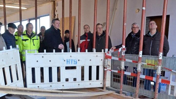 Es ist noch viel zu tun, ehe wieder Schüler in die Grundschule in Einberg einziehen können, doch bis jetzt liegen die Arbeiten im Zeitplan.