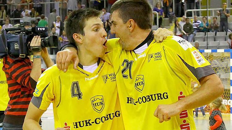 So sehen Sieger aus (von links): Kenny Schramm (links) und Neuzugang Sebastian Roth.Fotos: Albert Höchstädter