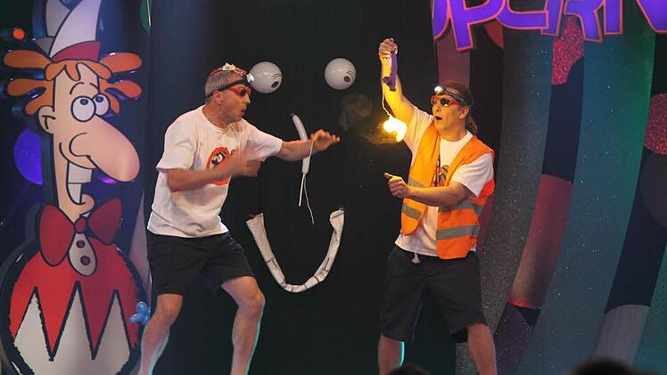 "Die Verrückten" Manfred Stark aus Etzelskirchen (li.) und Michael Petermann aus Trabelsdorf (r.) belegten den dritten Platz.