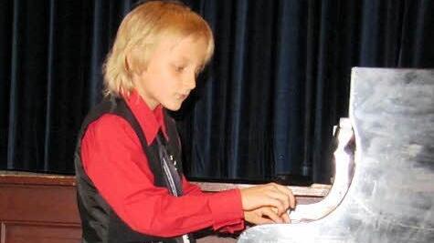 Jonathan Burger zu den Zugabewünschen des Publikums: : "Dann spiel ich halt noch einen Czerny!"