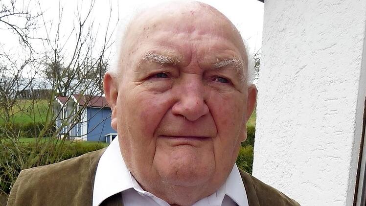 Johann Dennerlein feierte 90. Geburtstag und bekam die Christoffel-Urkunde. Foto: Heidi Amon