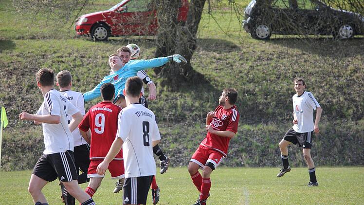 Der SV Morlesau kämpft in der Kreisklasse Rhön 1 auf dem Relegationsplatz um den Klassenerhalt, den er noch schaffen kann. Foto: Michael Wehner