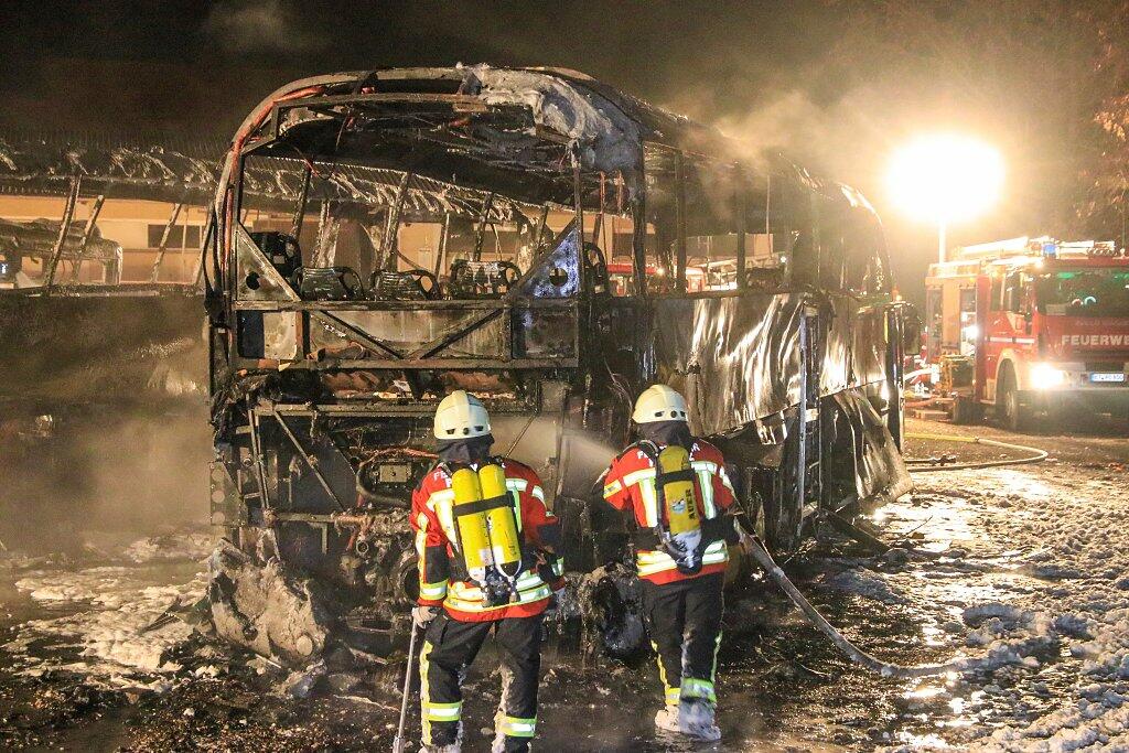 Großbrand bei Busunternehmen in Oberfranken