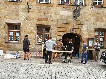 "Leon's": Neue Kneipe in Bayreuth eröffnet mit Gassenschänke