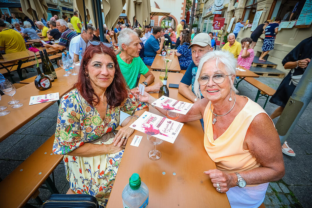 Die fränkische Weinkönigin Eva Brockmann war auch vor Ort.