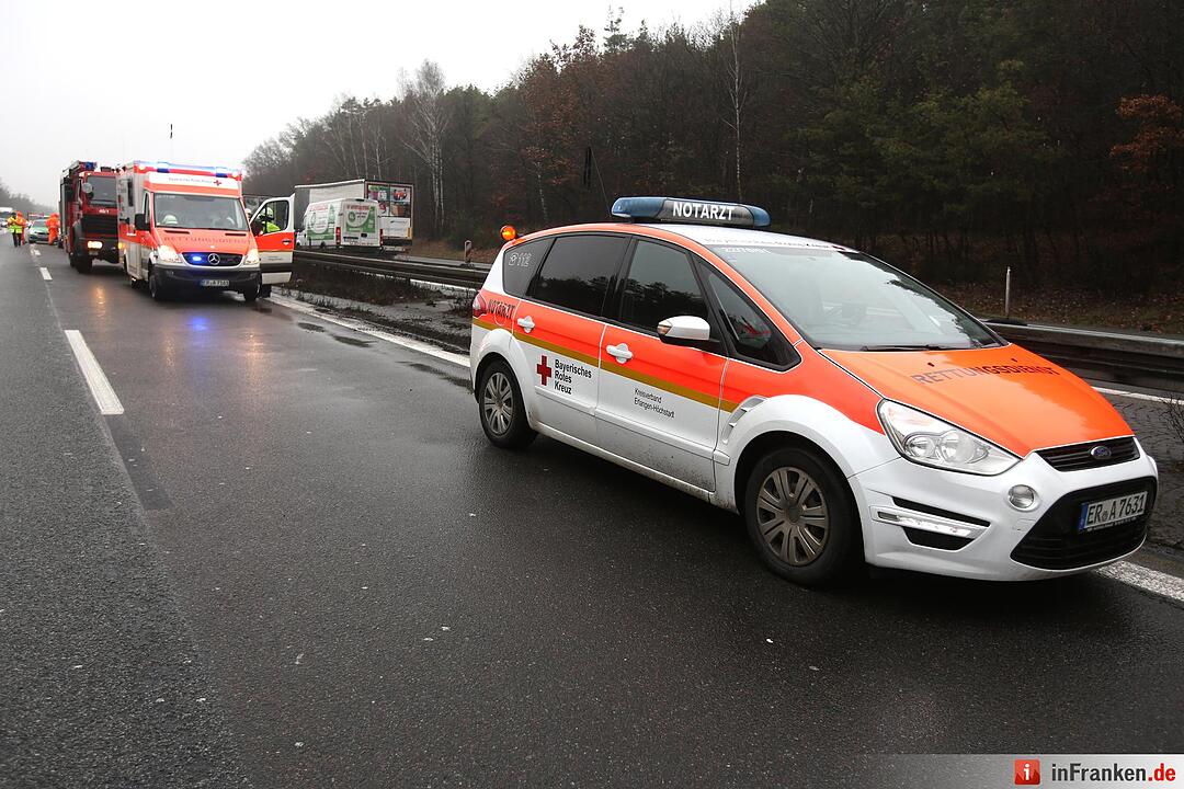 Kilometerlange Staus nach Lkw-Unfall auf der A3 - Fahrer erleidet wŠhrend Fahrt Herzinfarkt