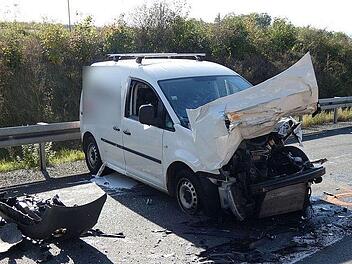 Bei einem Unfall auf der A70 wurde ein Autofahrer aus der Seitenscheibe katapultiert. Er war nicht angegurtet. Foto: Polizei Oberfranken