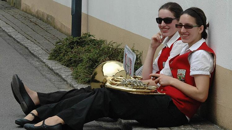 Antonie und Marlene Büttner vom JMV Aura  Foto: Peter Klopf