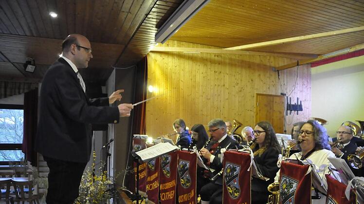 Vom österreichischen Militärmarsch, über Filmmusiken, Rock und Pop bis hin zu Polka und Walzer reichte die Bandbreite beim Frühlingskonzert des Musikvereins Kothen.  Peter Klopf