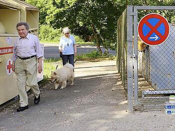 Der Wertstoffhof in Gößweinstein ist nicht gerade ein Aushängeschild für Gäste. Deshalb soll dieses Provisorium geschlossen und am Feuerwehrhaus ein neuer Wertstoff gebaut werden.  Foto: Barbara Herbst