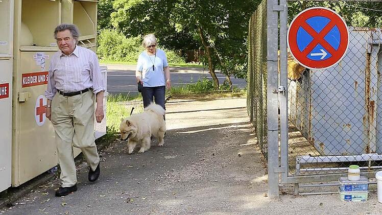 Der Wertstoffhof in Gößweinstein ist nicht gerade ein Aushängeschild für Gäste. Deshalb soll dieses Provisorium geschlossen und am Feuerwehrhaus ein neuer Wertstoff gebaut werden.  Foto: Barbara Herbst