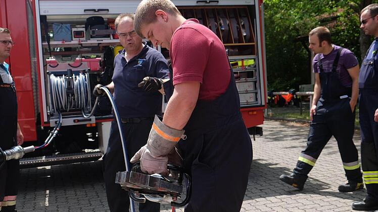 Maschinisten-Ausbildung des Kreisfeuerwehrverbandes im Atemschutzzentrum Oberthulba   Foto: Gerd Schaar