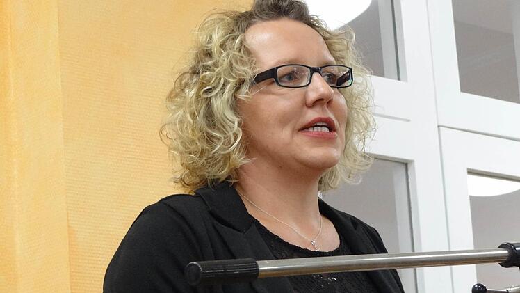 Melanie Schröder ist seit einem halben Jahr als Pflegedienstleistung im Seniorenzentrum St. Elisabeth in Ebern tätig.