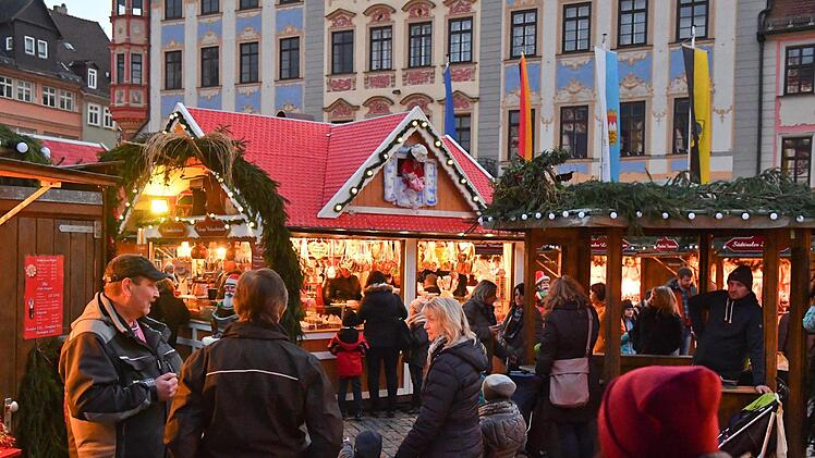 Impressionen von der Eröffnung des Coburger Weihnachtsmarktes. Foto: Ronald Rinklef