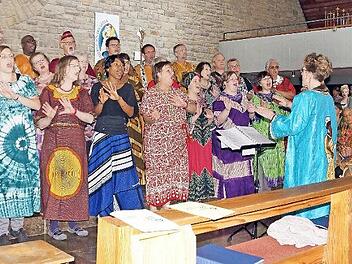 Der "Missio-Chor" aus Würzburg kommt am Samstag nach Guttenberg. Foto: privat