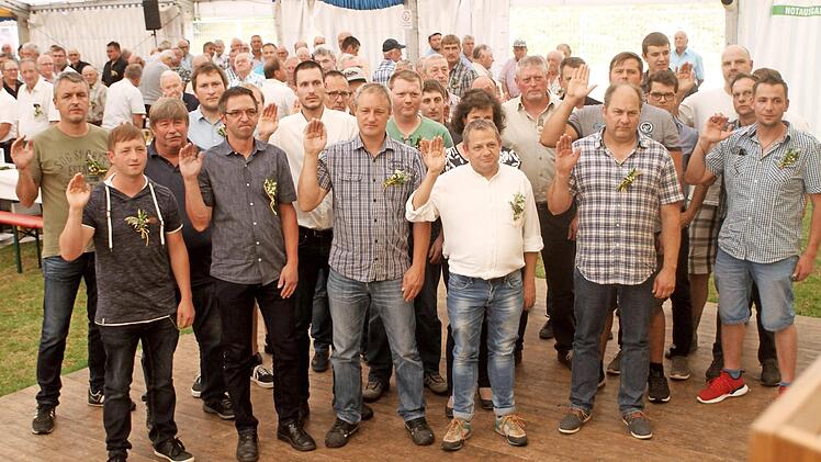 28 neue Feldgeschworene wurden in Breitbrunn vereidigt.