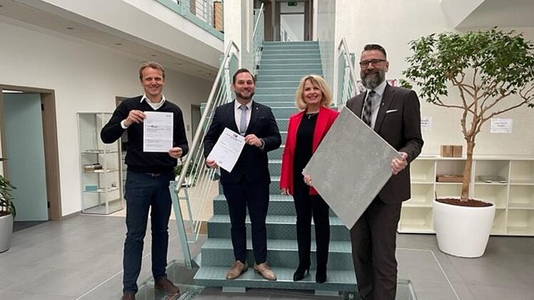 Dettelbach: "Wirtschaftliches Recycling" - Landr&auml;tin und B&uuml;rgermeister informierten sich