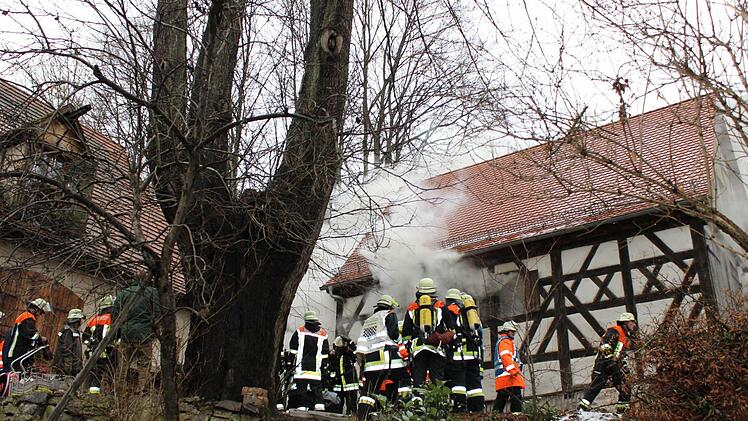 Gegen 13.20 Uhr wurden die Feuerwehren zum Brandort gerufen.