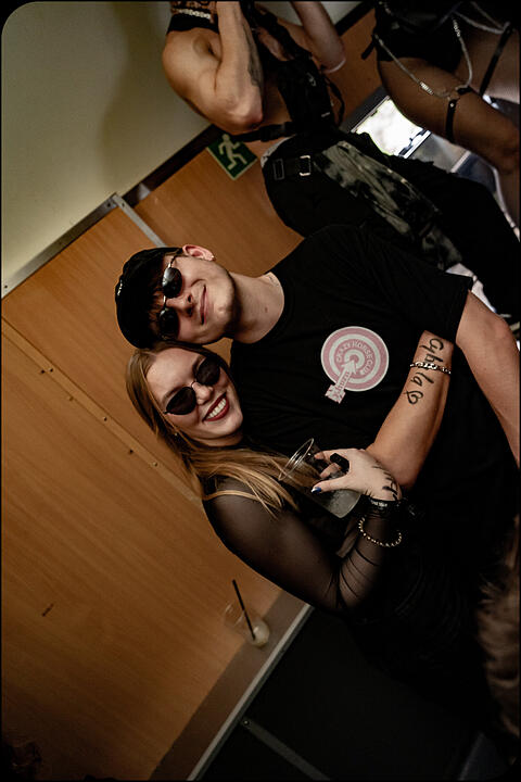 Hard Techno und Trance in drei verschiedenen Party-Waggons!