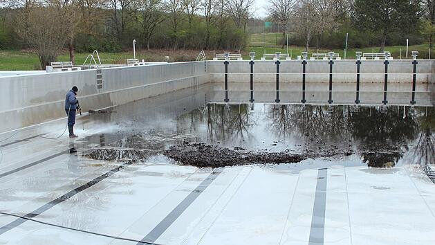 Im 50-Meter-Edelstahlbecken hat der Schmutz erst gar keine Chance, sich festzusetzen.  Fotos: Andreas Dorsch