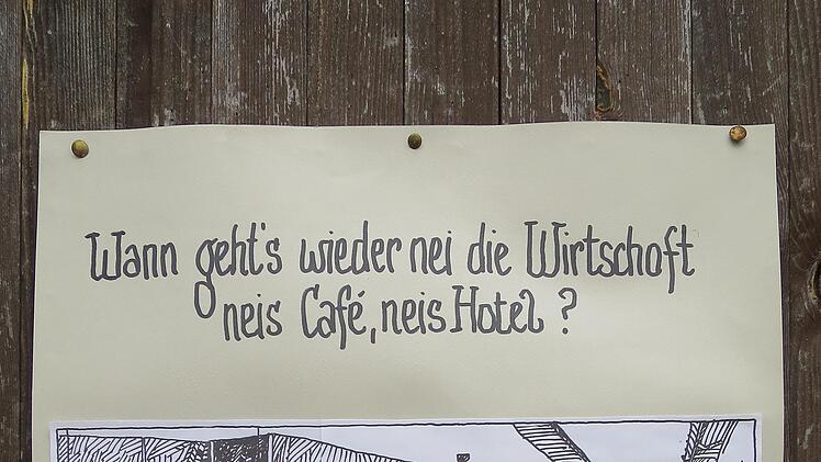Der Hammelburger Künstler Konrad Albert zeichnet gegen die Pandemie an. Dabei solidarisiert er sich mit der Gastronomie. Foto: Barbara Oschmamm