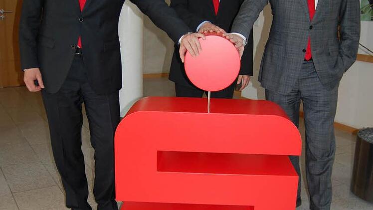 Die Vorstandsriege der Sparkasse Coburg-Lichtenfels (von links): Roland Vogel, Siegfried Wölki und Martin Faber. Foto: Oliver Schmidt