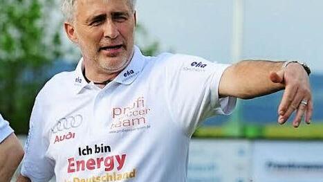 Nationaltrainer Jörg Dittwar bereitet sich mit seinem Team in Presseck auf die Europameisterschaft in Frankreich vor.