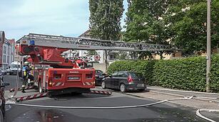 N&uuml;rnberg: Feuer in Wohnhaus - Feuerwehr rettet Bewohner