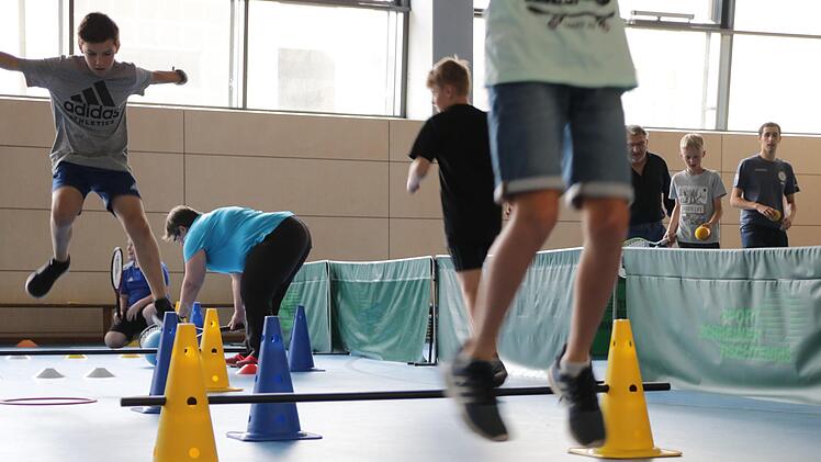 Einen Geschicklichkeitsparcours hatte der Tennisclub in der neuen Turnhalle aufgebaut. Foto: Klaus Klaschka