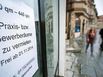 Dieses Geschäft gegenüber des Marienplatzes steht seit einiger Zeit leer. Damit ist es eines von mehr als 30 in Kronachs Zentrum.  Foto: Hendrik Steffens
