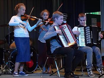 Die "Akkostrings" unter der Leitung von Karin Meyer-Jungclaussen (von links): Rita und Vera Bartel, Johann Bartel und Georg Müller. Fotos: Johanna Eckert