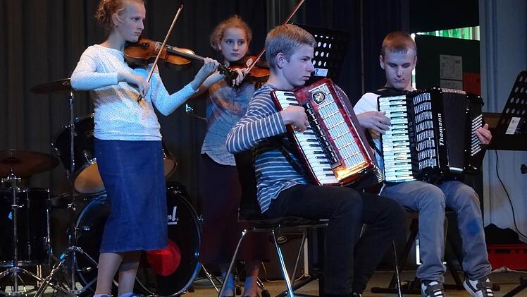 Die "Akkostrings" unter der Leitung von Karin Meyer-Jungclaussen (von links): Rita und Vera Bartel, Johann Bartel und Georg Müller. Fotos: Johanna Eckert
