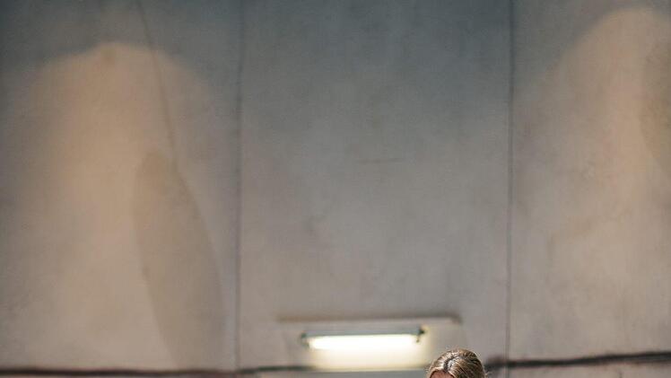 In der Neuinszenierung und im Bühnenbild von Alexander Müller-Elmau feiert die Oper "Carmen" von Georges Bizet" ihre Premiere am Landestheater Coburg.Foto: Sebastian Buff