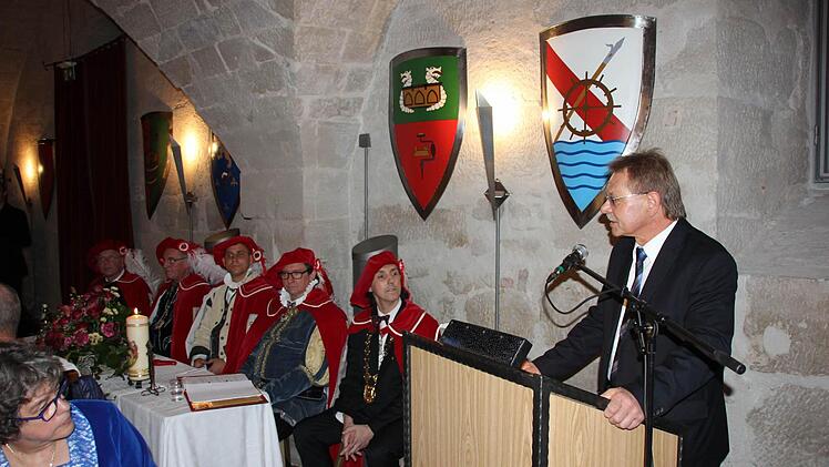 Bürgermeister Wolfgang Beiergrößlein bei seiner Ansprache.  Foto: Friedwald Schedel