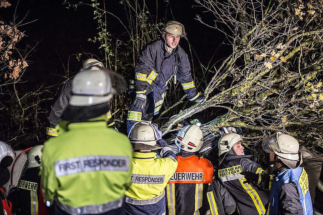 Haßfurt: Fahrer nach Unfall auf der A70 stundenlang eingeklemmt