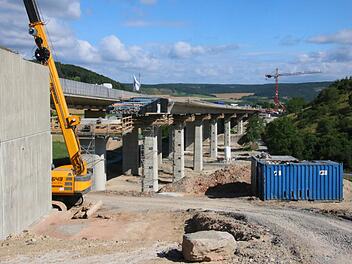 Die Brückenbaustelle prägte mehrere Jahre lang den Autobahnabschnitt bei Langendorf. Foto: Archiv/Ralf Ruppert